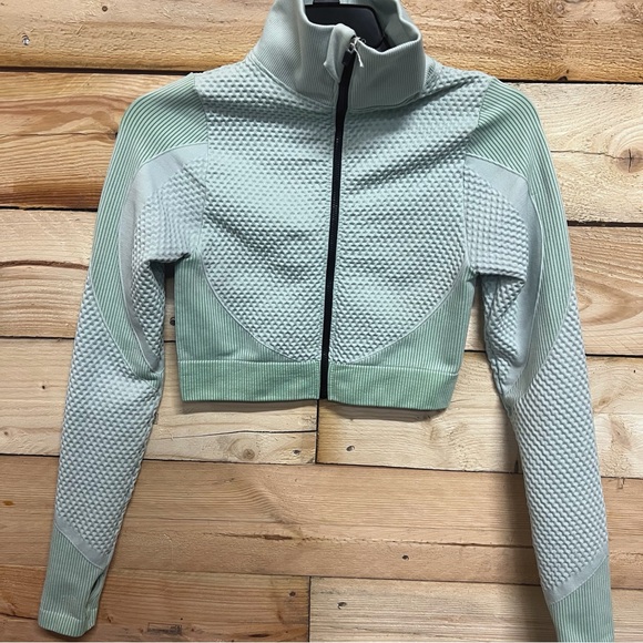 Jackets & Blazers - 🍁🎉HP🍁🎉Green crop workout jacket